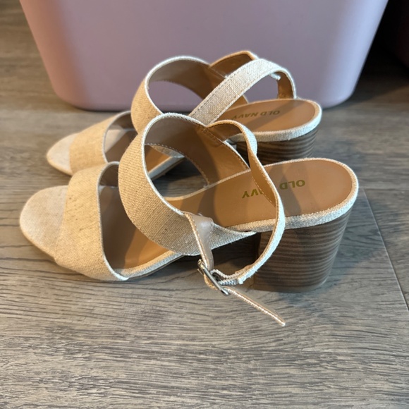 ✨Old Navy Two Band Block Sandals in Natural ✨ - Picture 2 of 3